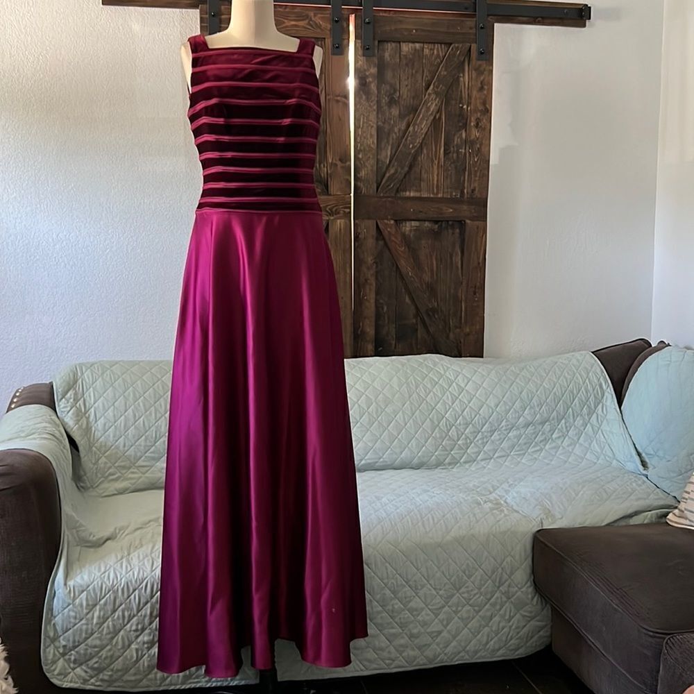 JS Collections Wine Red Velvet Long Stripe Formal Evening Dress Women Sz-8
